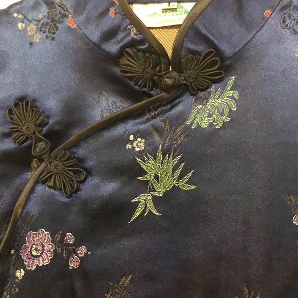 Chinese dress - Picture 2 of 5